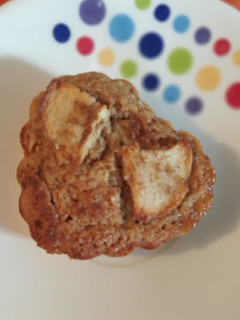 Una foto de Muffins veganos de manzana y canela