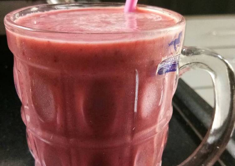 Simple Way to Make Homemade Strawberry milkshake