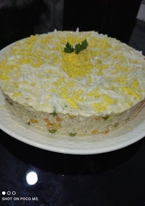 صورة لوصفة سلطة الأرز على شكل طورطة
