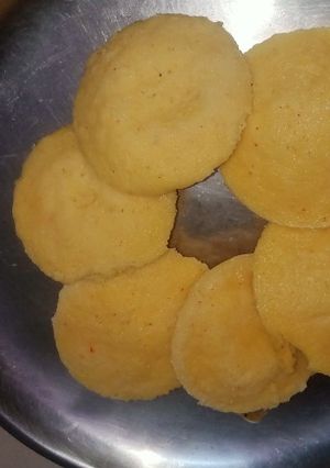 सूजी इडली (Suji Idli recipe in hindi) रेसिपी मुख्य फोटो