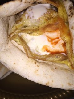 صورة لوصفة بيض بالجبن والشطه الحاره