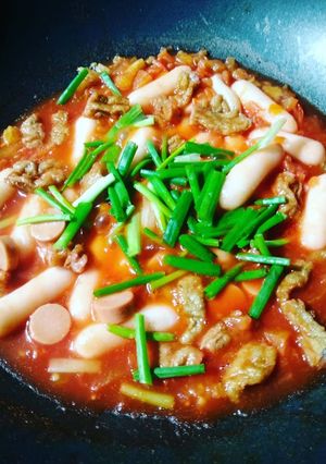 Hình của món Bánh gạo, chả cá sốt cà chua 😂.