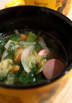 Una foto de Sopa de verduras con salchicha holandesa ahumada