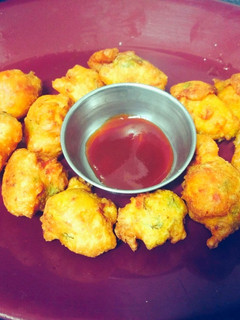 गाजर और आजवाइन की चटाकेदार फुलौरी (Gajar aur ajwain ki chatakedar fulauri recipe in Hindi) रेसिपी मुख्य फोटो