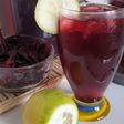 Agua de flor de Jamaica con hierbabuena y limón refrescante