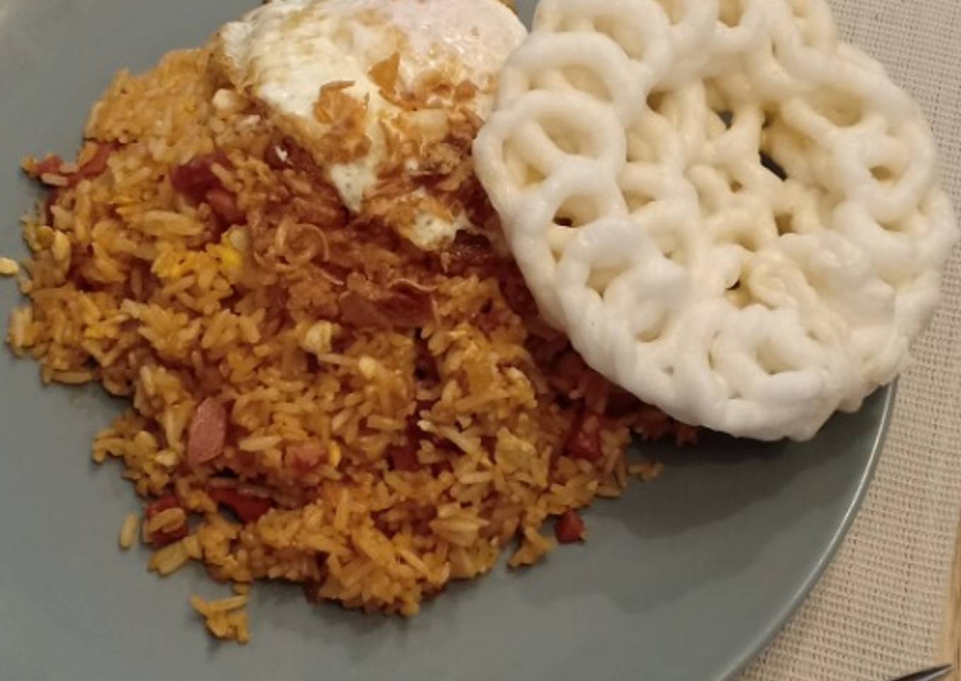 Nasi goreng gila. Enak dan mudah!