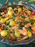 Salade de roquette aux crevettes, tomates, olives et ail