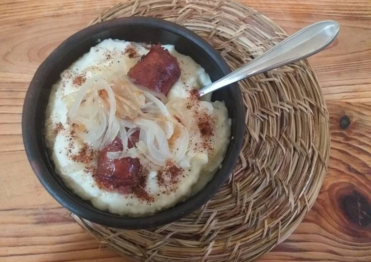 Longaniza caramelizada con puré y merkén