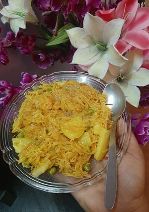 आलू मटर नमकीन सेवई (Aloo Matar Namkeen Sevai)#family #mom रेसिपी मुख्य फोटो