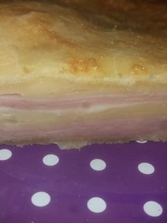 Una foto de Torta de jamón y queso(fácil y rápida)