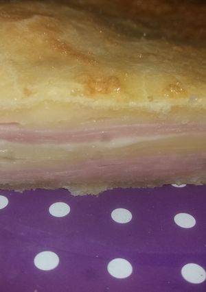 Una foto de Torta de jamón y queso(fácil y rápida)