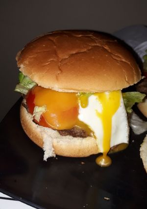Una foto de 🍔Hamburguesa rellena🤤