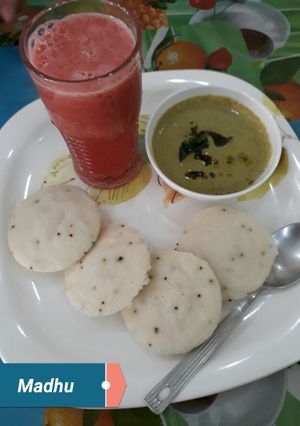 A picture of Idli, Green Coconut Chutney with refreshing Watermelon Juice.