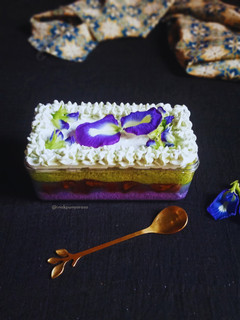 Foto resep Dessert Box Kurma Dengan Vla dan Cream Bunga Telang