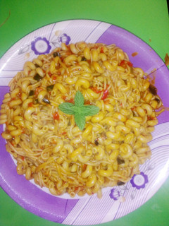 Jolof din macaroni da taliya ainihin hoton girkin