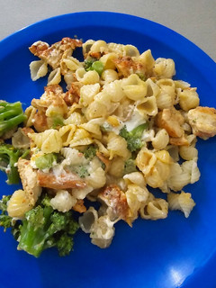 Una foto de Pollo con Brócoli y Queso