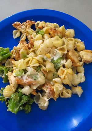 Una foto de Pollo con Brócoli y Queso