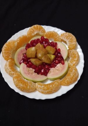ફ્રુટ સલાડ (Fruit Salad Recipe In Gujarati) રેસીપી મુખ્ય ફોટો