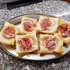 Foto di Cestini di sfoglia con gorgonzola e prosciutto crudo