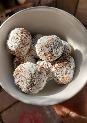 Una foto de Bolitas energéticas de chocolate
