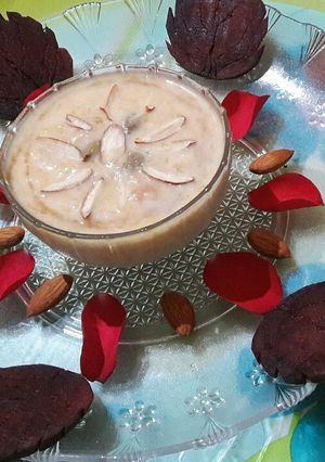 A picture of Dry fruits & rice pudding.