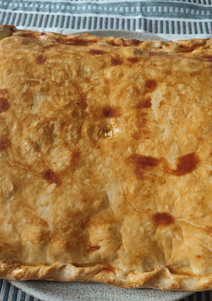 Una foto de Empanada de pollo y huevo con queso, rica rica
