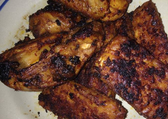 Bagaimana Menyiapkan Ayam panggang bumbu rujak yang Enak