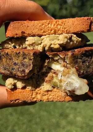 Una foto de Sándwich de hamburguesa vegetarianas y sin tacc
