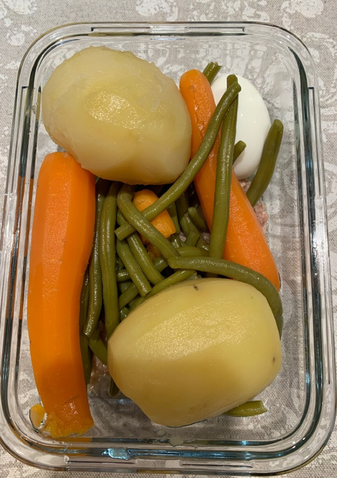 Una foto de Caldo de verduras. Olla exprés