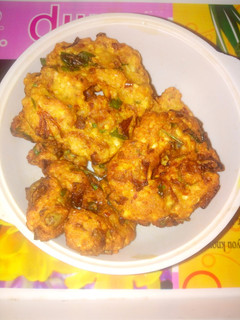 மணத்தக்காளி கீரை பருப்பு வடை (Manathakkali keerai paruppu vadai recipe in tamil) செய்முறை முக்கிய புகைப்படம்