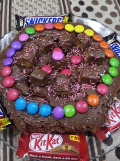 બિસ્કિટ કેક (Biscuit Cake Recipe In Gujarati) રેસીપી મુખ્ય ફોટો