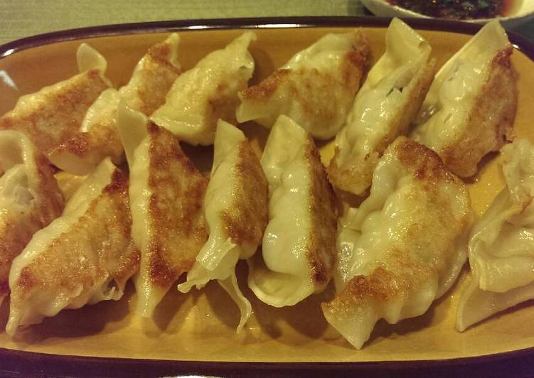 How to Prepare Quick Chicken Celery Pot-stickers (Japanese Gyoza)