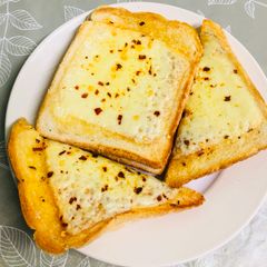 A picture of Cheesy toastie.