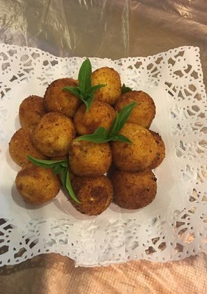 صورة لوصفة كرات البطاطا بالجبن والدجاج