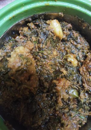 A picture of Gobhi palak gosht.