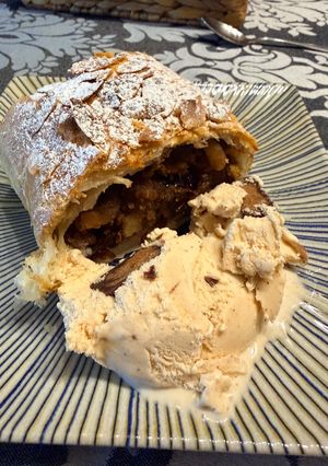 Una foto de Strudel de manzana 🍏