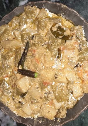तोरी आलू पोस्तो(tori aloo posto recipe in hindi) रेसिपी मुख्य फोटो