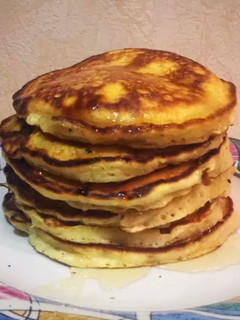 Una foto de Pancakes o hot cakes fácil americanas súper esponjosos!