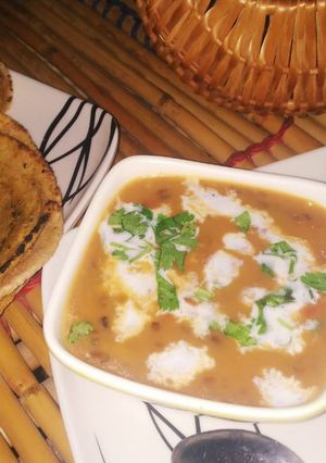 A picture of Dal makhani with masala lachha parantha.