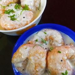 A picture of Dahi Vada.