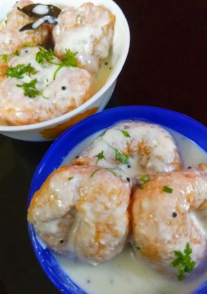 A picture of Dahi Vada.