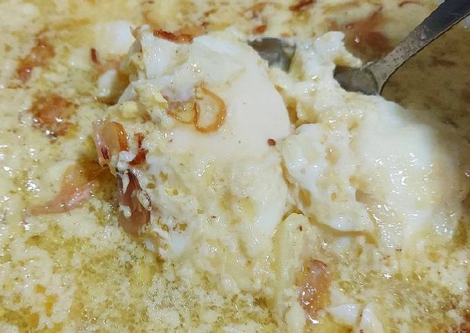 Langkah Mudah untuk Membuat Telur ceplok santan super simpel, Menggugah Selera