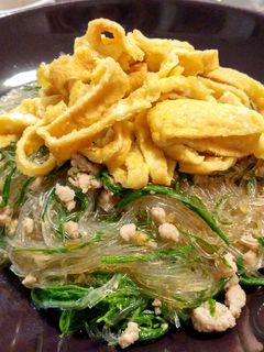 รูปของ ผัดวุ้นเส้นชะอมไข่เจียว