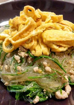 รูปของ ผัดวุ้นเส้นชะอมไข่เจียว
