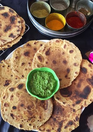 મલ્ટીગ્રેઇન ખાખરા(Multigrain Khakhra Recipe In Gujarati) રેસીપી મુખ્ય ફોટો
