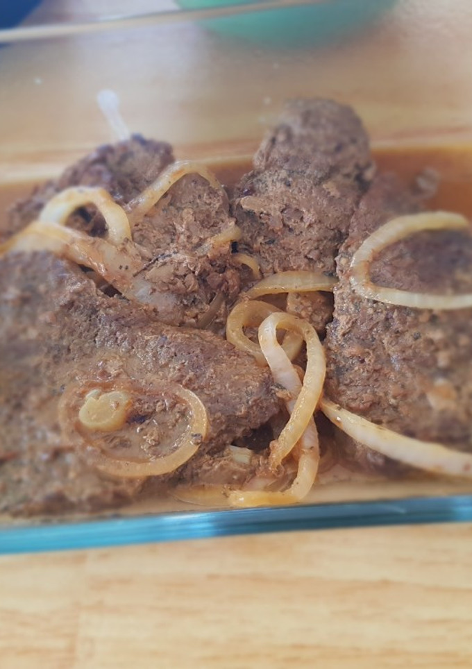 Una foto de Bistec Encebollado Rápido y Fácil