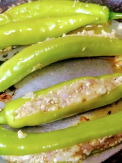 मिर्च तीखी स्टफ(mirchi tikhi stuff recipe in hindi) रेसिपी मुख्य फोटो
