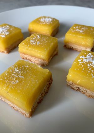 A picture of Lemon Squares with Olive Oil.