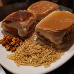 A picture of Dabeli.