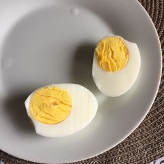 A picture of Hard boiled egg.